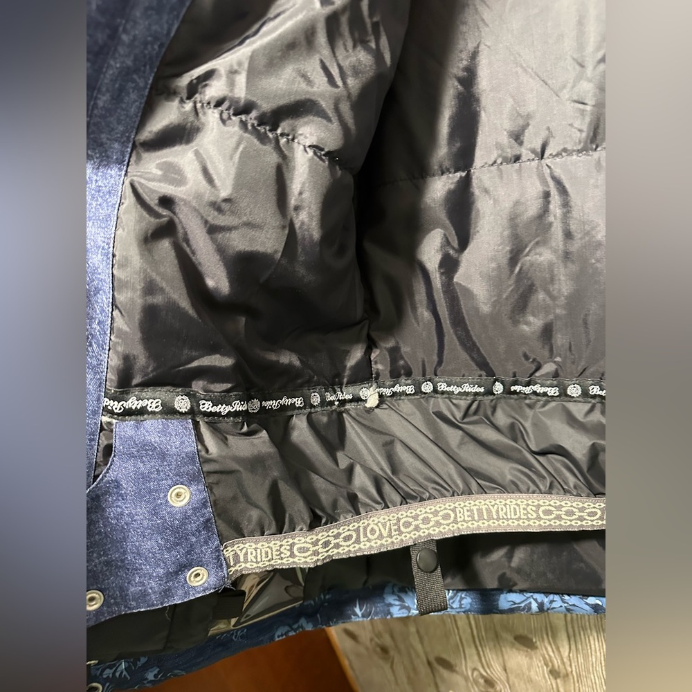 Betty Rides Snow Jacket Sz L - Picture 6 of 10
